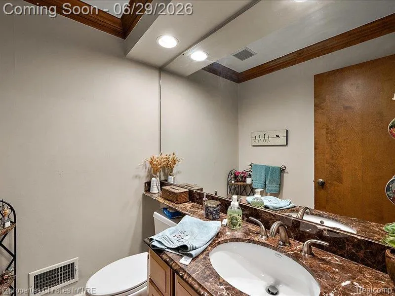 38696 Wakefield Court Northville City, MI 48167