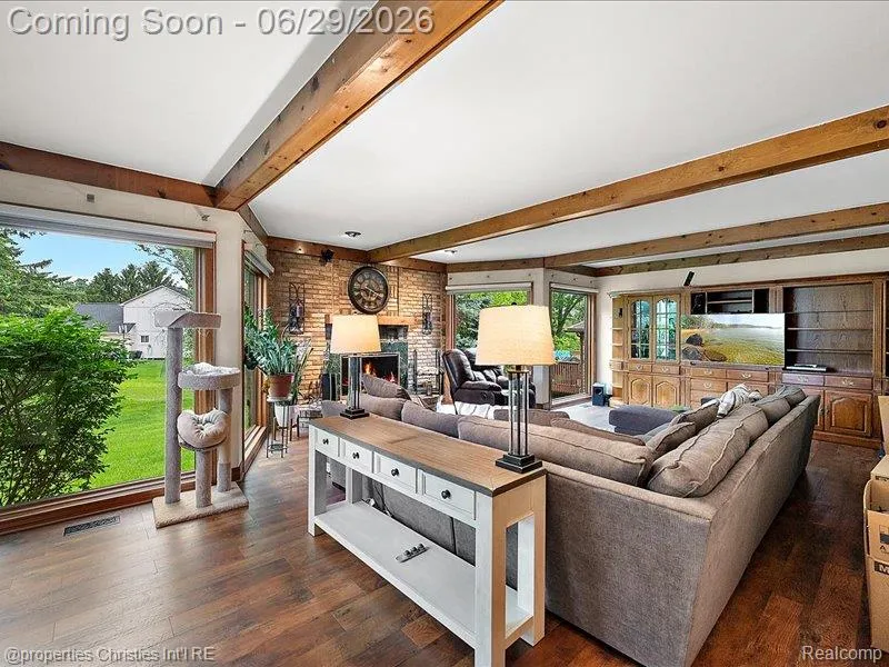 38696 Wakefield Court Northville City, MI 48167