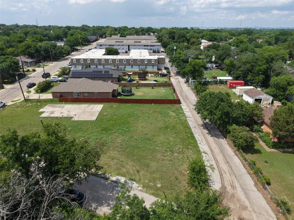 11 W Higgins Boulevard Cockrell Hill, TX 75211