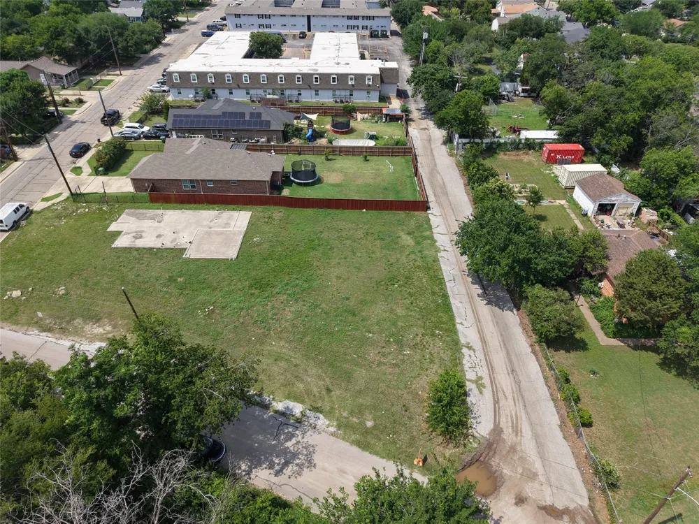 11 W Higgins Boulevard Cockrell Hill, TX 75211