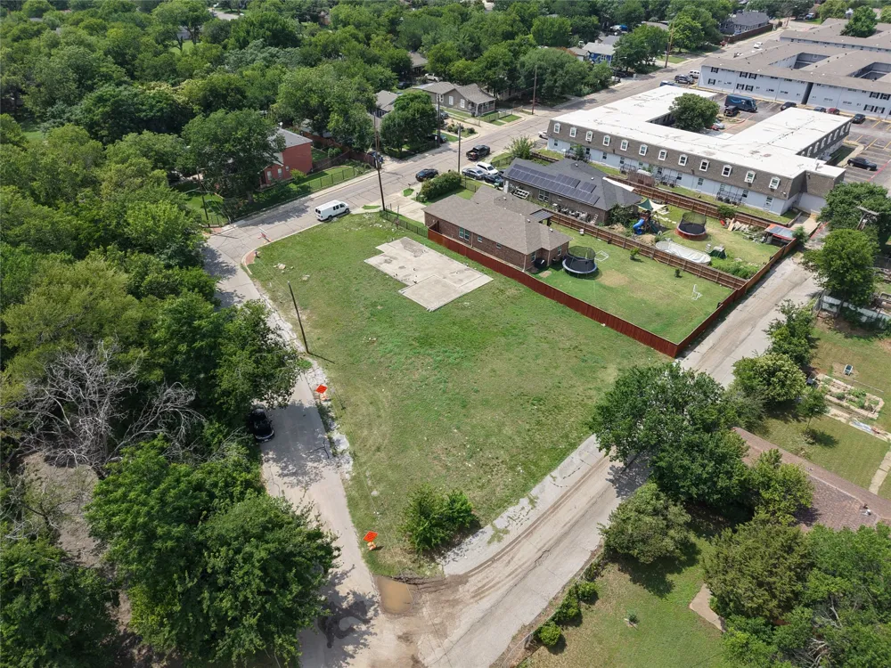 11 W Higgins Boulevard Cockrell Hill, TX 75211