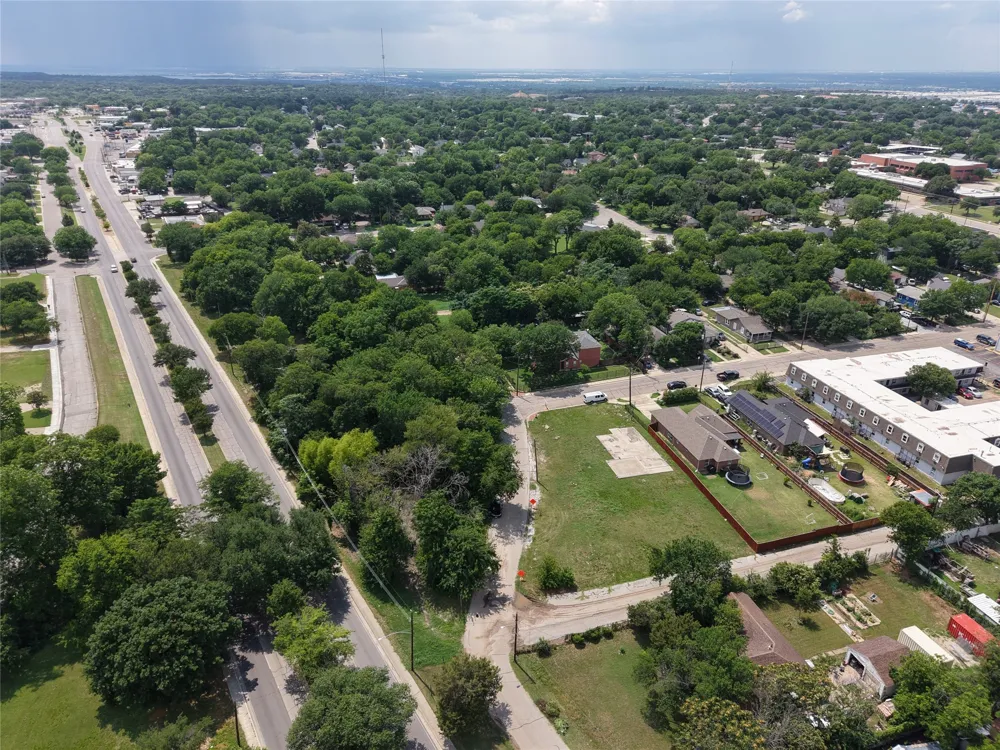 11 W Higgins Boulevard Cockrell Hill, TX 75211