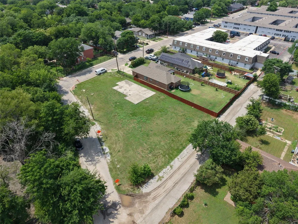 11 W Higgins Boulevard Cockrell Hill, TX 75211
