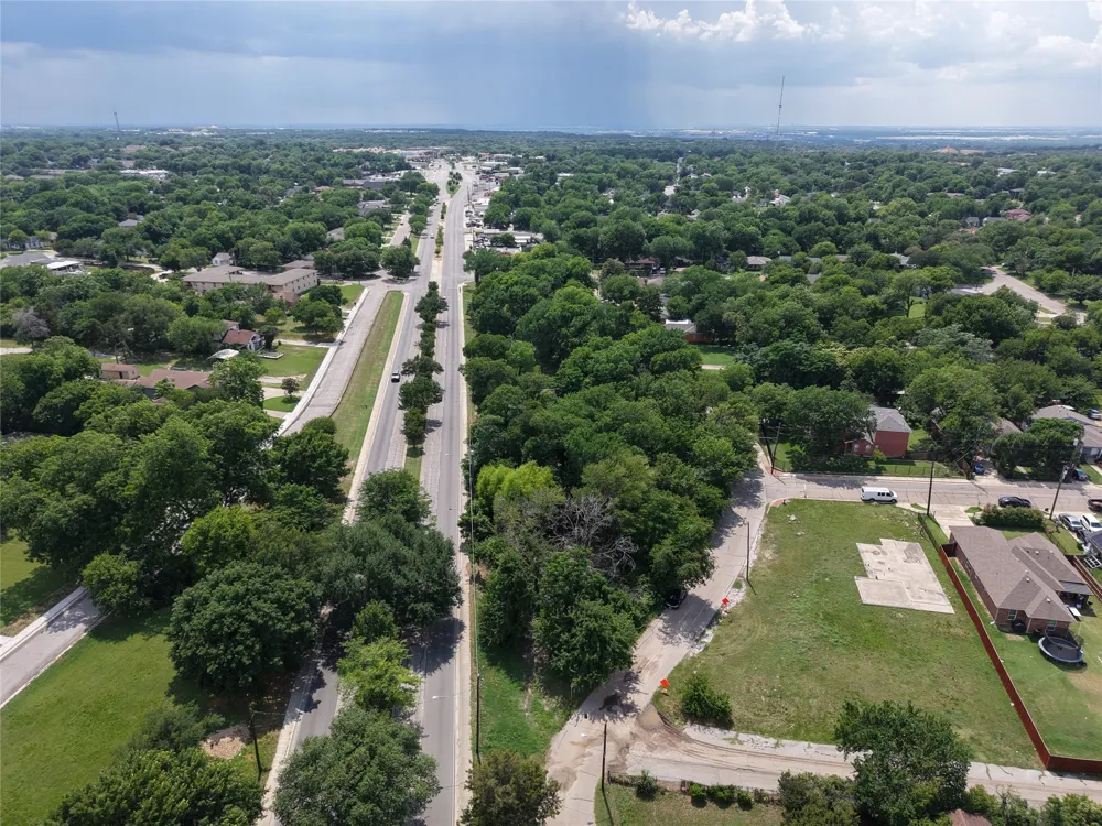 11 W Higgins Boulevard Cockrell Hill, TX 75211