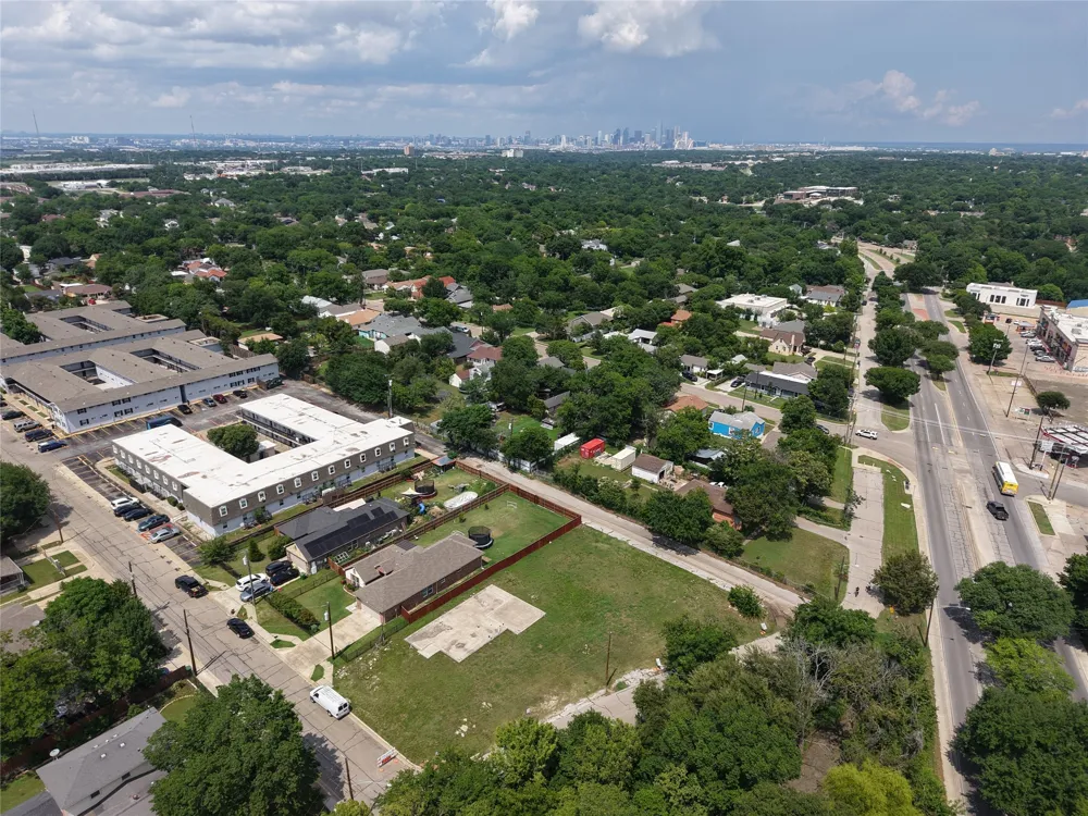 11 W Higgins Boulevard Cockrell Hill, TX 75211