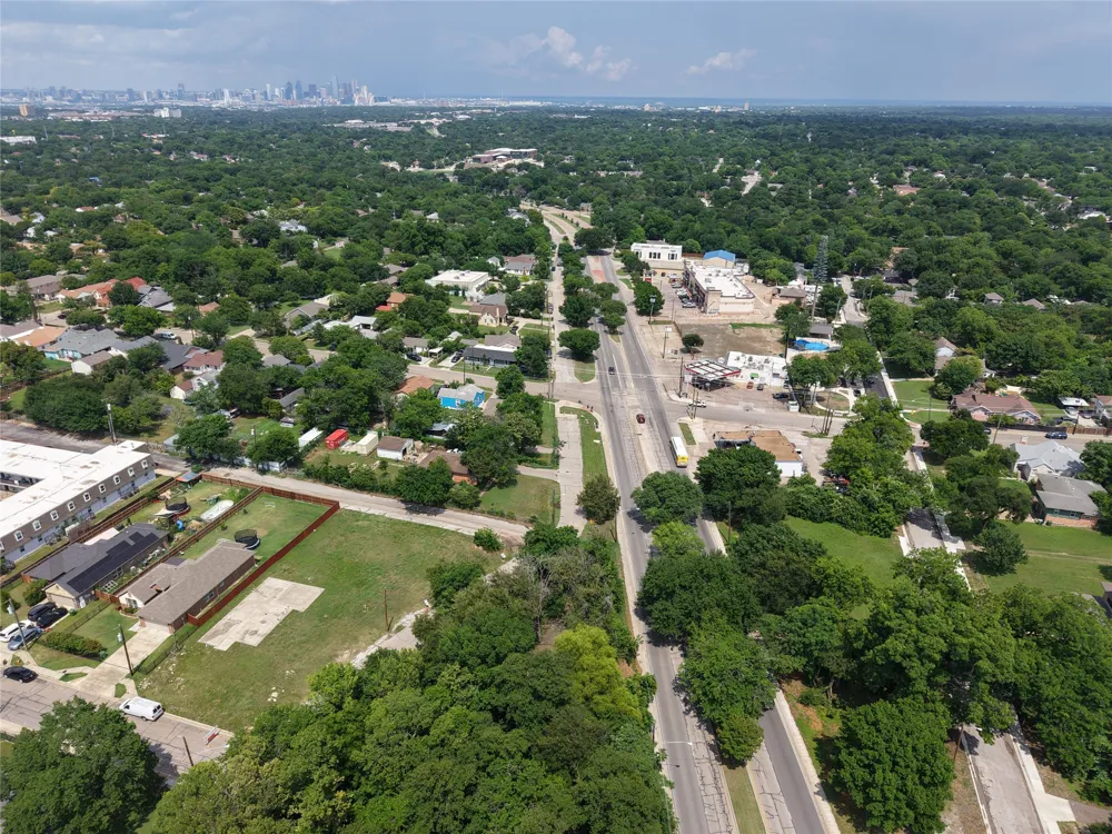 11 W Higgins Boulevard Cockrell Hill, TX 75211