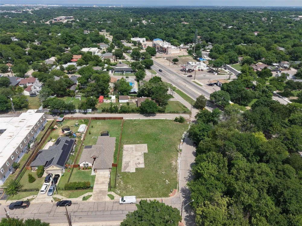 11 W Higgins Boulevard Cockrell Hill, TX 75211