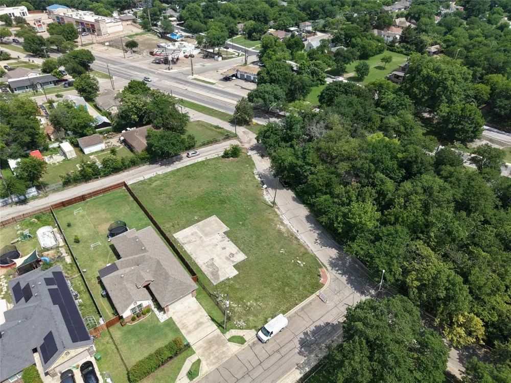 11 W Higgins Boulevard Cockrell Hill, TX 75211