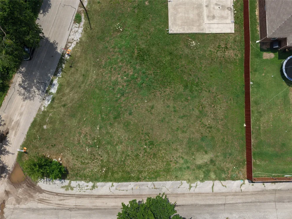11 W Higgins Boulevard Cockrell Hill, TX 75211