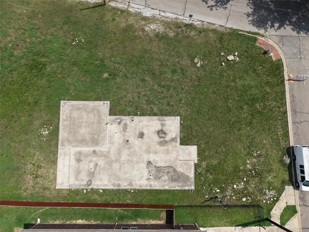 11 W Higgins Boulevard Cockrell Hill, TX 75211