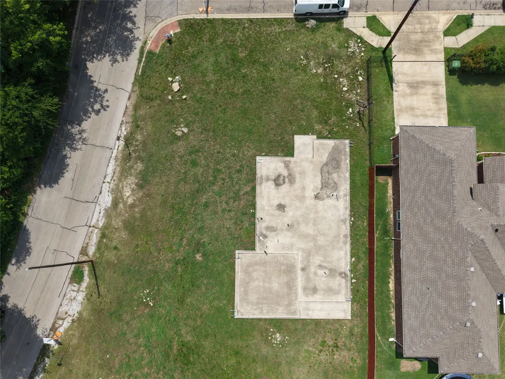 11 W Higgins Boulevard Cockrell Hill, TX 75211