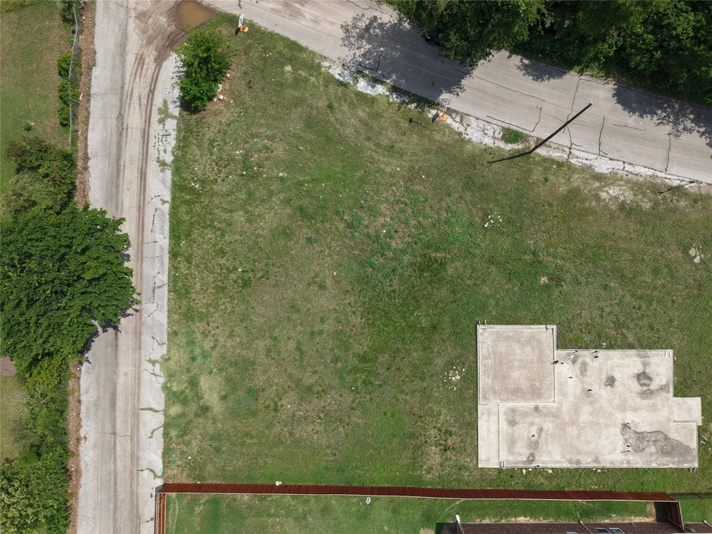 11 W Higgins Boulevard Cockrell Hill, TX 75211