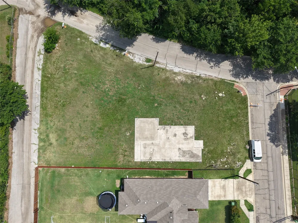 11 W Higgins Boulevard Cockrell Hill, TX 75211