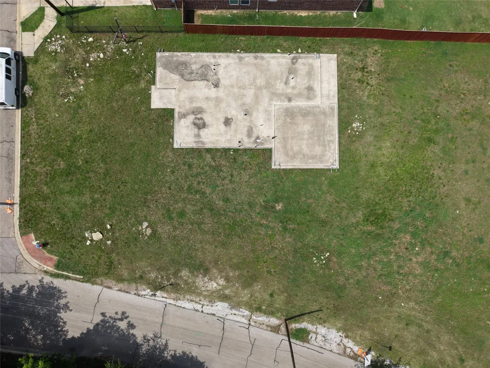 11 W Higgins Boulevard Cockrell Hill, TX 75211
