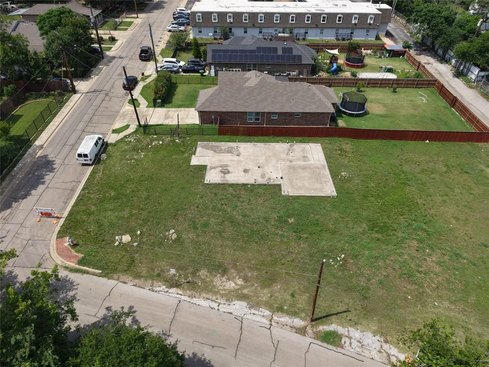 11 W Higgins Boulevard Cockrell Hill, TX 75211