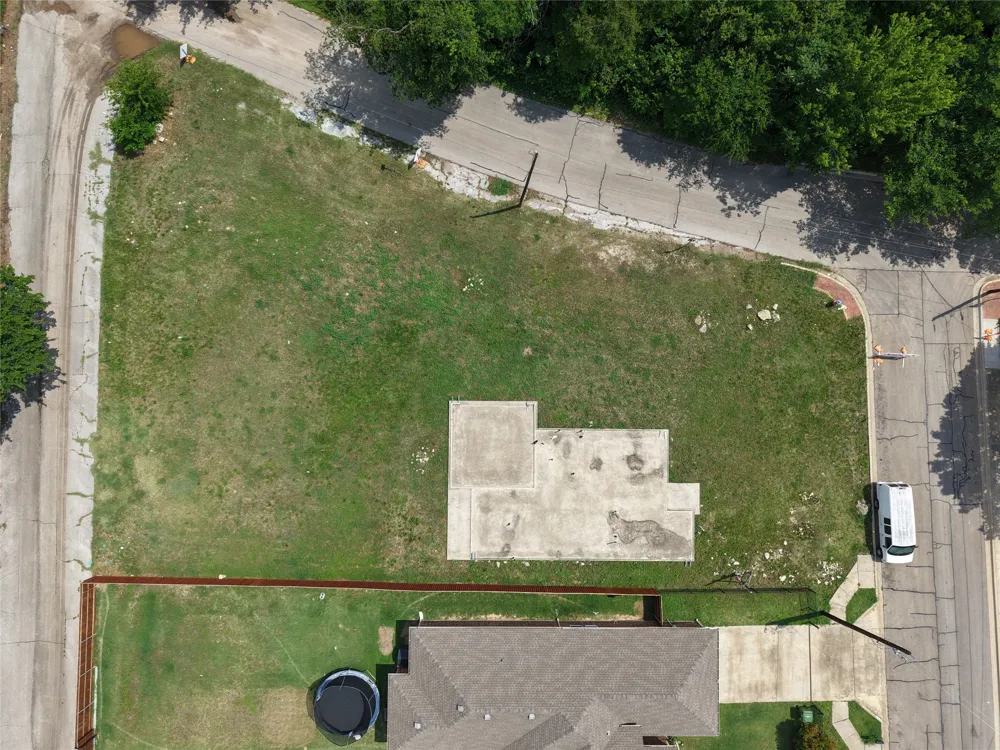 11 W Higgins Boulevard Cockrell Hill, TX 75211