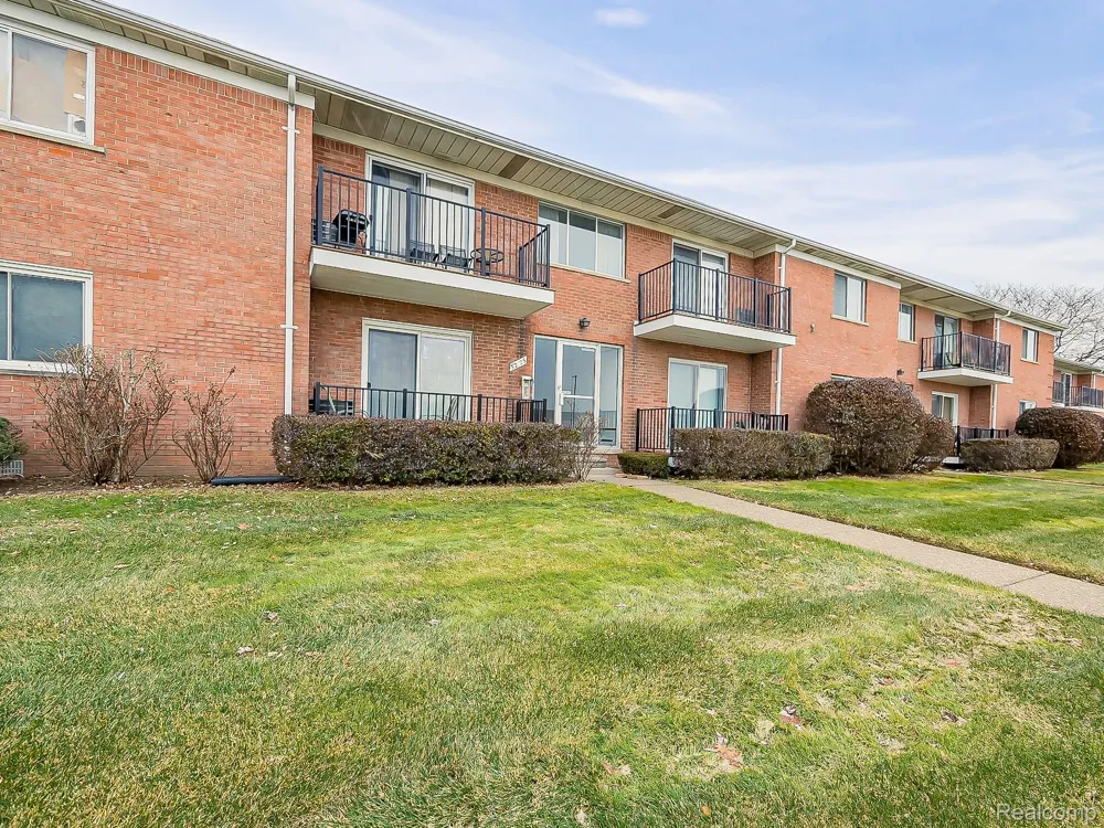 32125 Beaconsfield Street #44 Roseville City, MI 48066