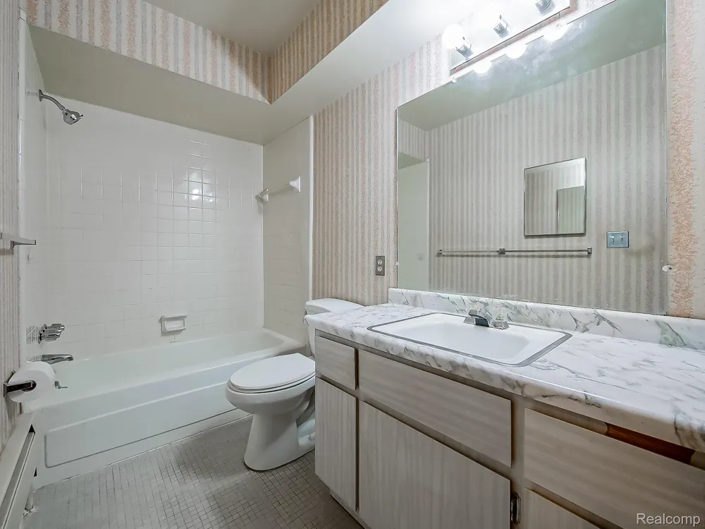 32125 Beaconsfield Street #44 Roseville City, MI 48066