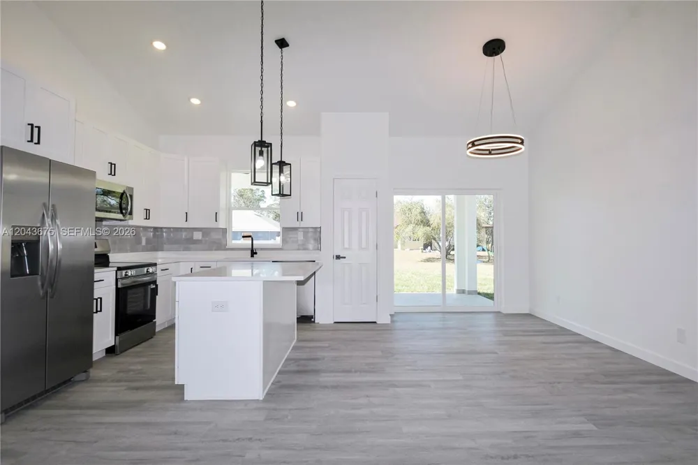 3915 EL RADO AVE Sebring, FL 33872