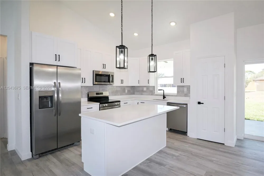 3915 EL RADO AVE Sebring, FL 33872