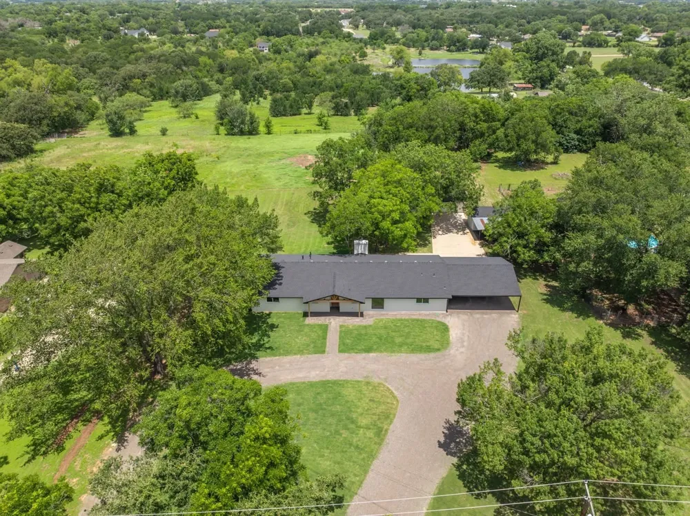 616 E Moonlight Drive Robinson, TX 76706