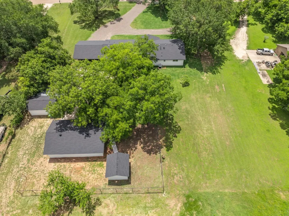 616 E Moonlight Drive Robinson, TX 76706