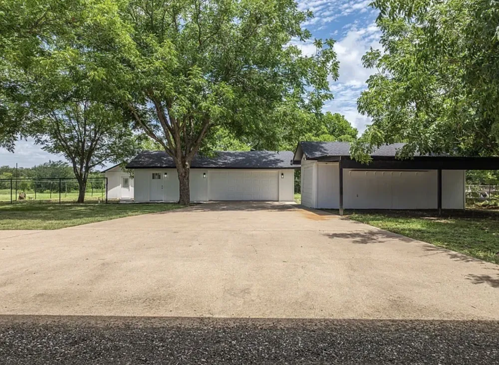 616 E Moonlight Drive Robinson, TX 76706