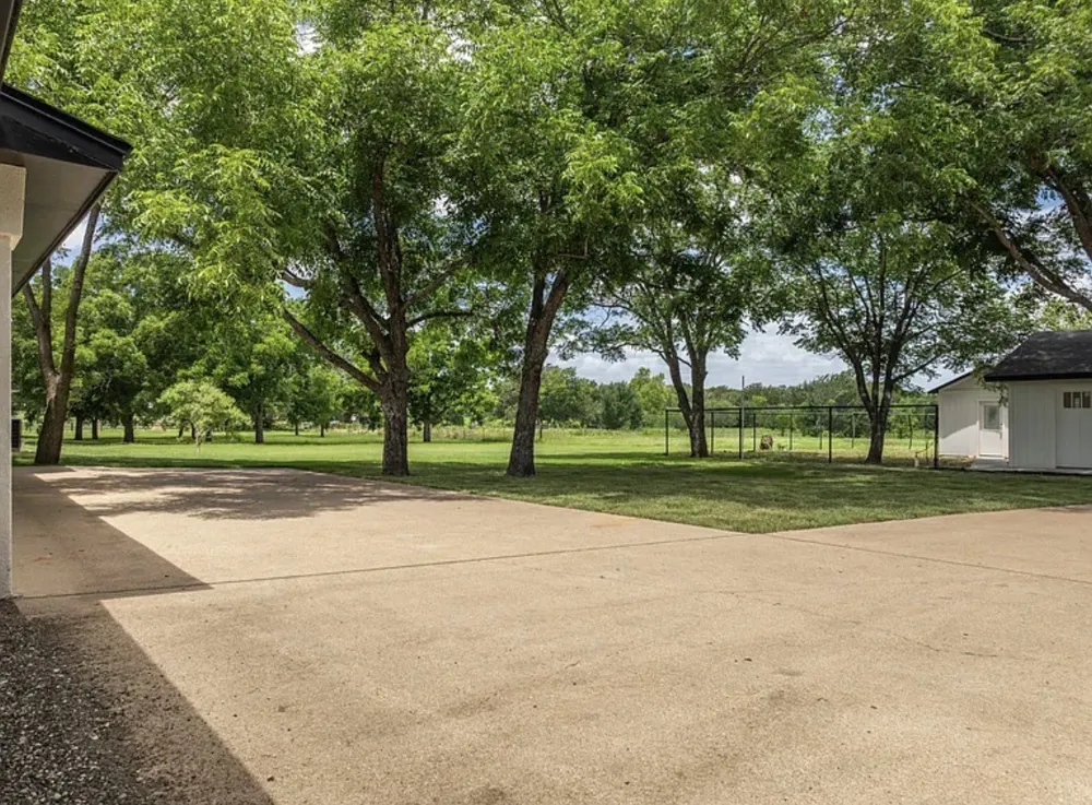 616 E Moonlight Drive Robinson, TX 76706