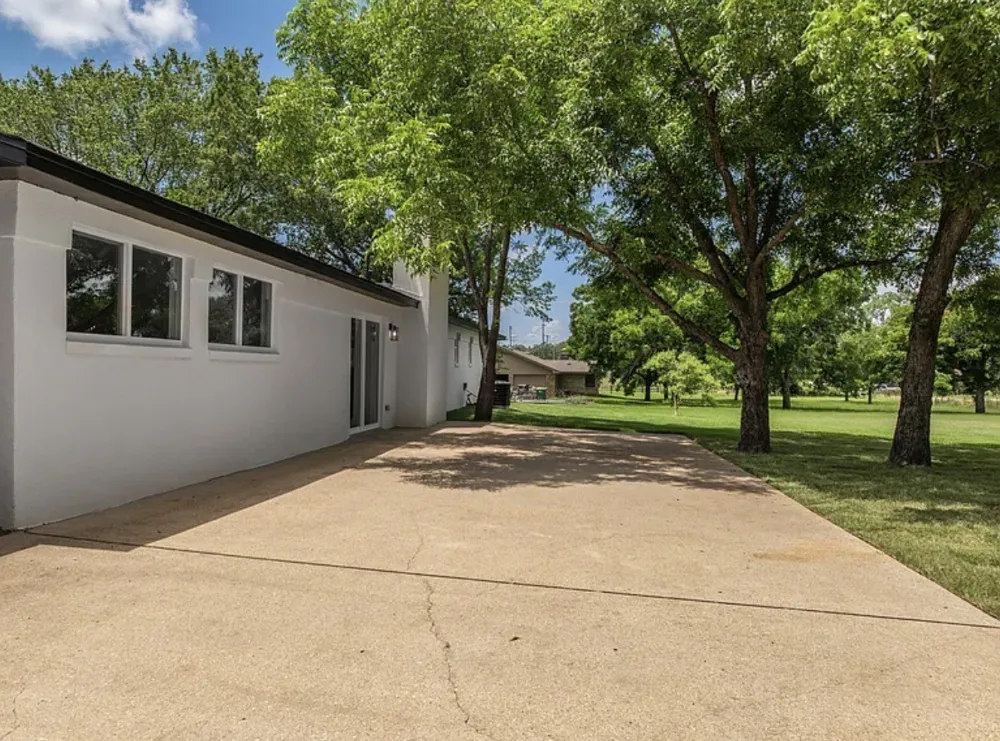 616 E Moonlight Drive Robinson, TX 76706