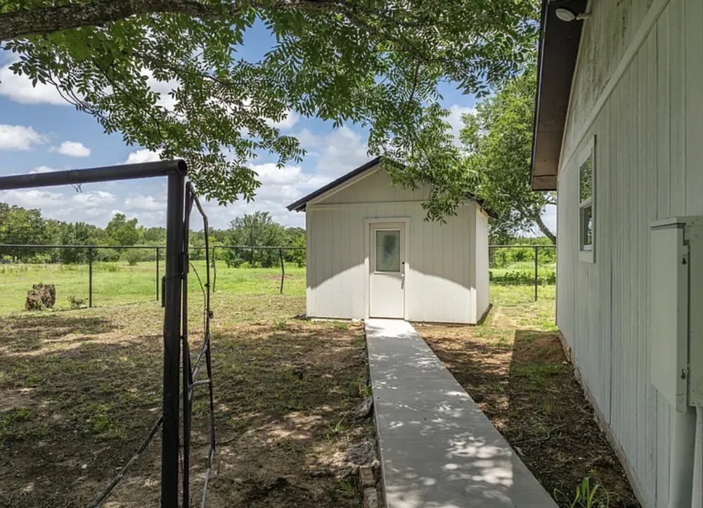 616 E Moonlight Drive Robinson, TX 76706
