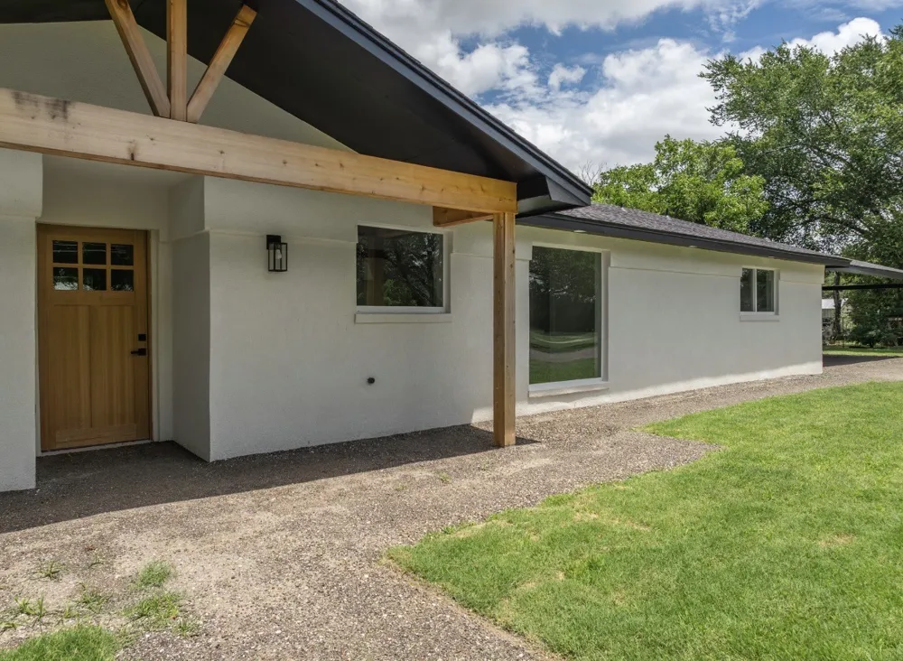616 E Moonlight Drive Robinson, TX 76706