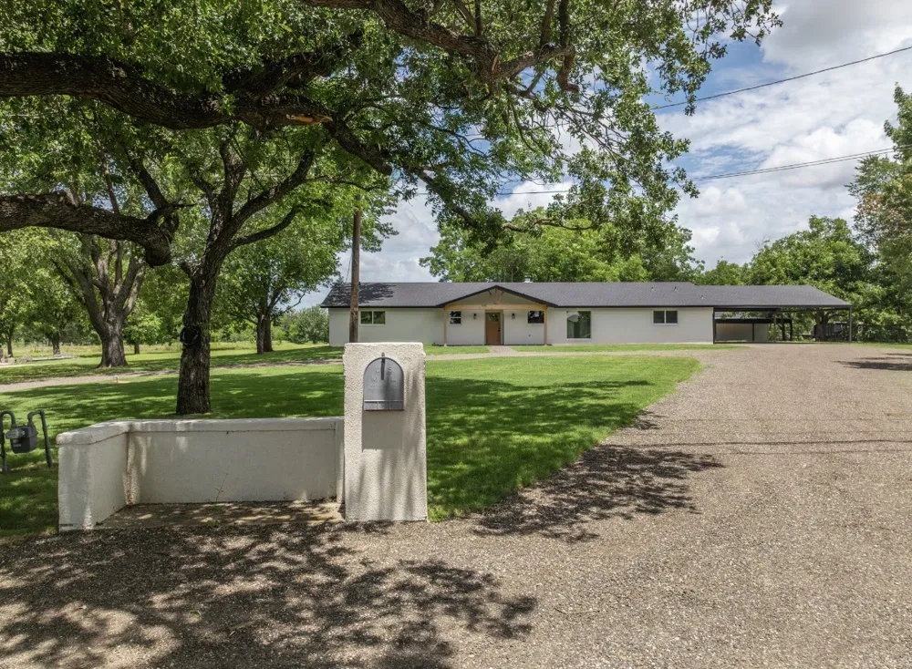 616 E Moonlight Drive Robinson, TX 76706