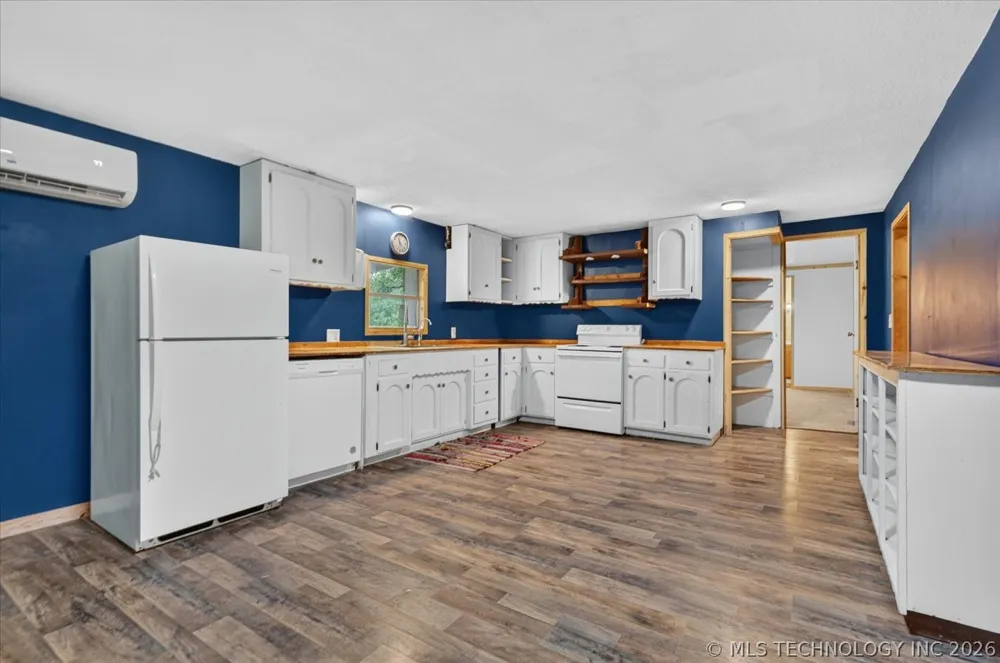 402951 W 2300 ROAD Bartlesville, OK 74006