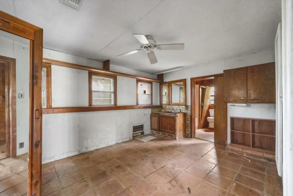 14201 Lund Carlson Road Coupland, TX 78615