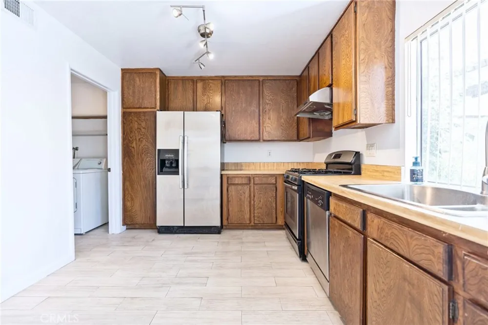 1674 Aspen Village Way West Covina, CA 91791
