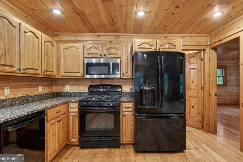648 Stuart Mountain RD Mineral Bluff, GA 30559
