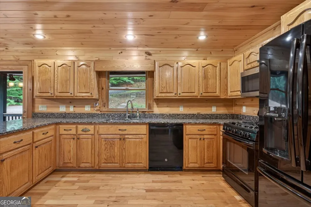 648 Stuart Mountain RD Mineral Bluff, GA 30559