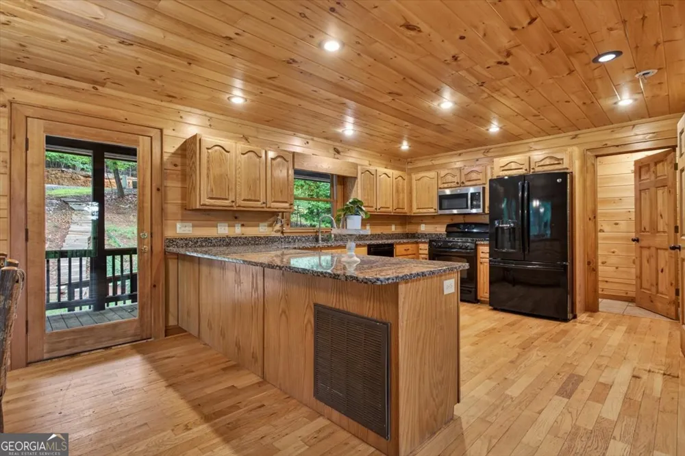 648 Stuart Mountain RD Mineral Bluff, GA 30559