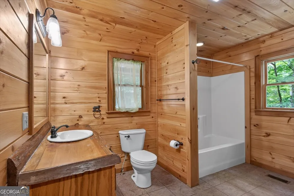 648 Stuart Mountain RD Mineral Bluff, GA 30559
