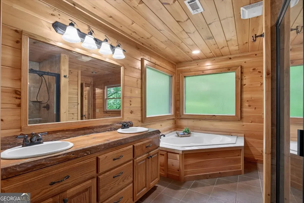 648 Stuart Mountain RD Mineral Bluff, GA 30559