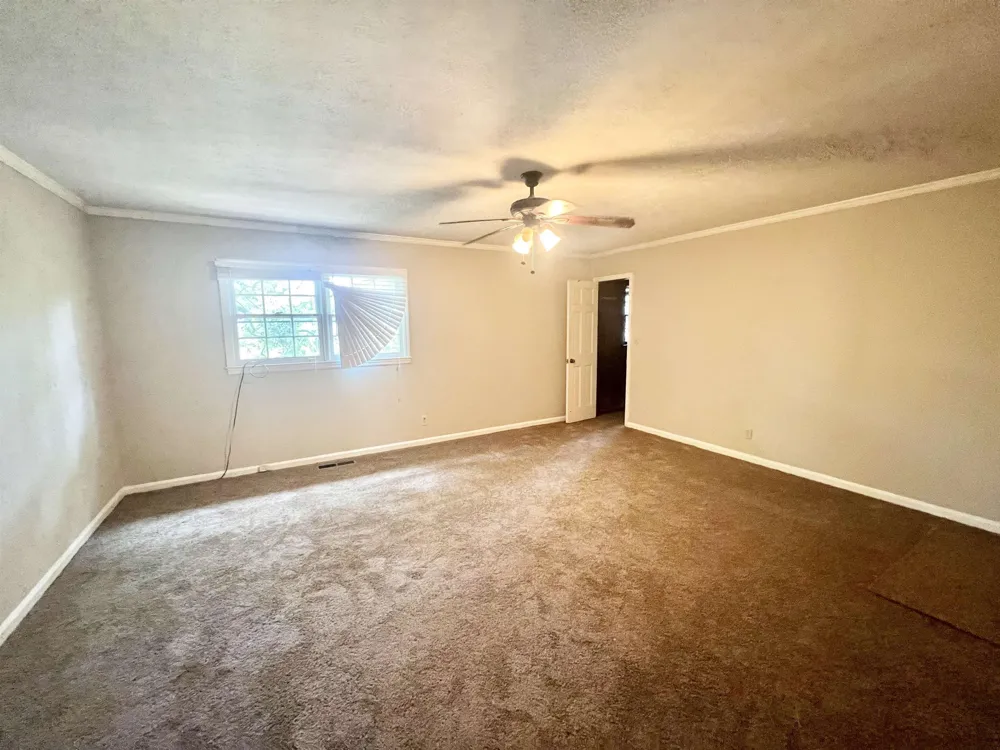 300 Springdale DR LaGrange, GA 30240