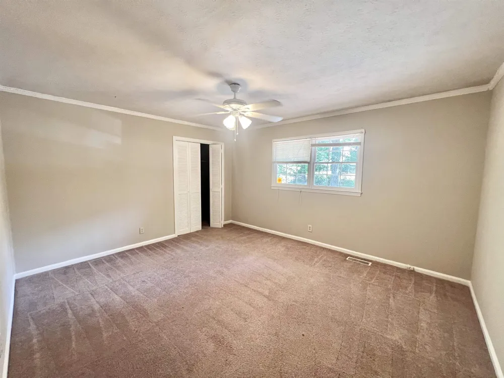 300 Springdale DR LaGrange, GA 30240