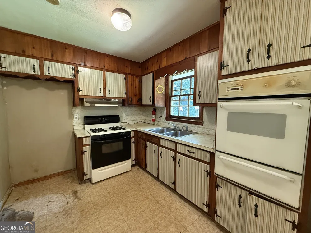 6597 King William DR Morrow, GA 30260