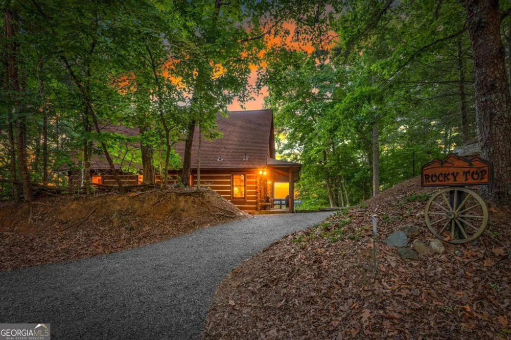 1289 My Mountain RD Morganton, GA 30560
