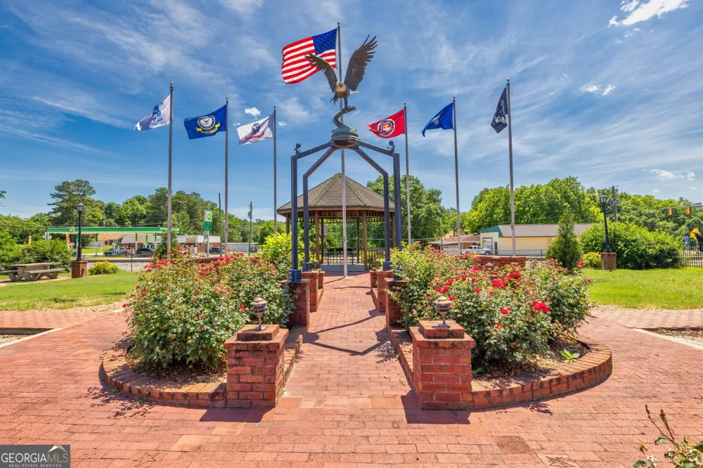 58 Purackal LN Statham, GA 30666