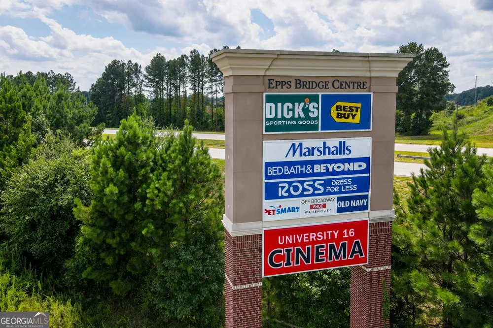 58 Purackal LN Statham, GA 30666