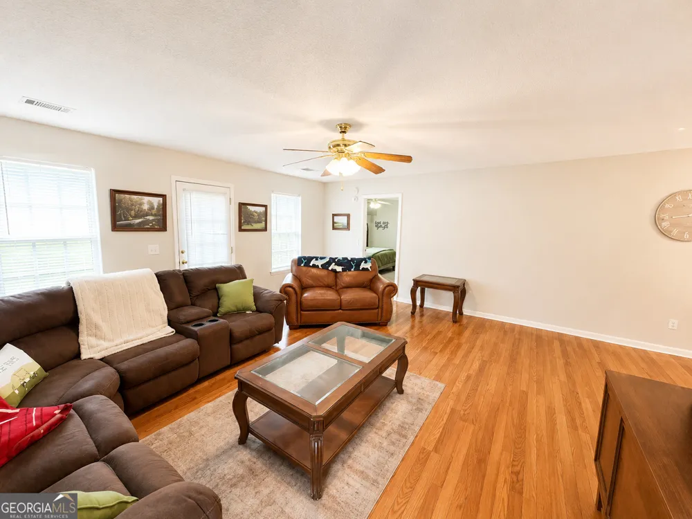 64 Edinburgh DR Tifton, GA 31793