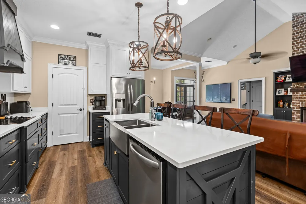 13 N Eagle DR Jesup, GA 31546