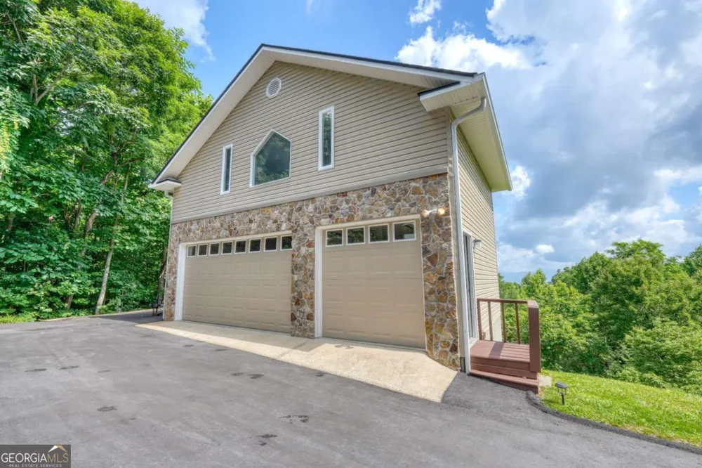 880 Locust TRL Hiawassee, GA 30546