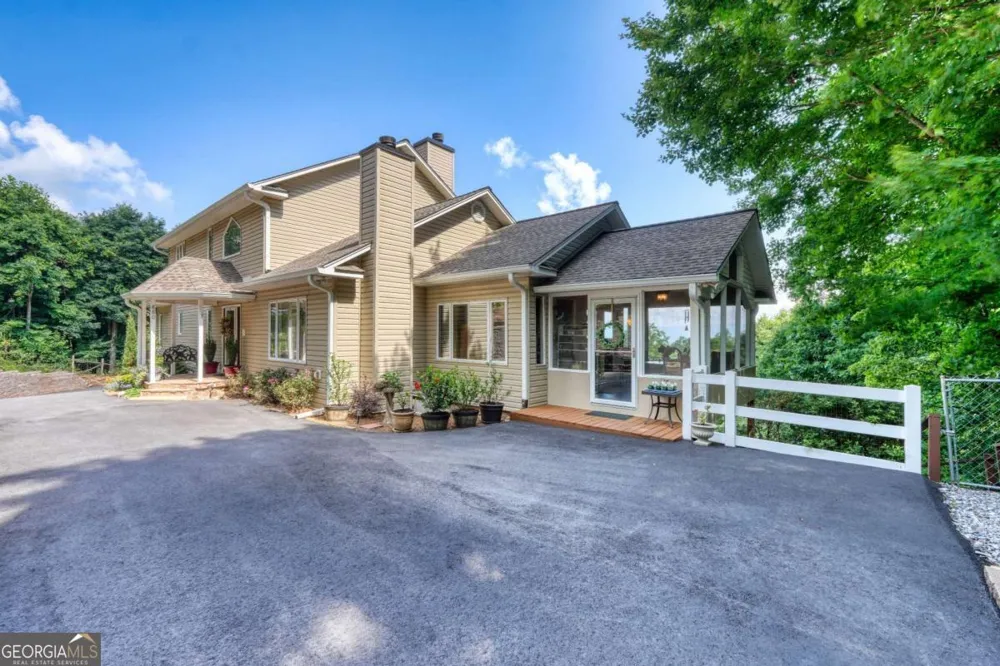 880 Locust TRL Hiawassee, GA 30546